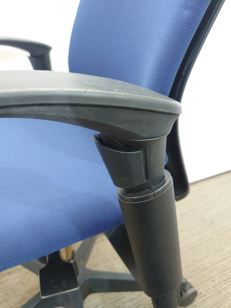 オフィスチェア デスクチェア 肘付き 事務チェア キャスターチェア 事務イス PCチェア イトーキ フルゴ 国産 【中古オフィス家具】【中古】 - 画像 (3)