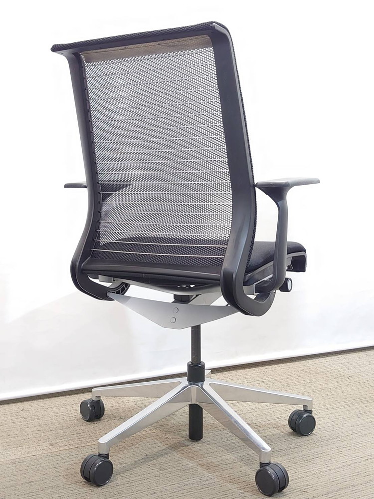 【送料無料 地域限定】 スチールケース Steelcase シンクチェア Think デスクチェア メッシュチェア オフィスチェア 事務チェア 肘付き【中古オフィス家具】【中古】 - 画像 (3)