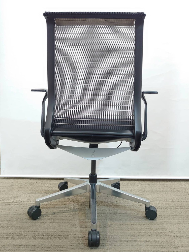 【送料無料 地域限定】 スチールケース Steelcase シンクチェア Think デスクチェア メッシュチェア オフィスチェア 事務チェア 肘付き【中古オフィス家具】【中古】 - 画像 (4)