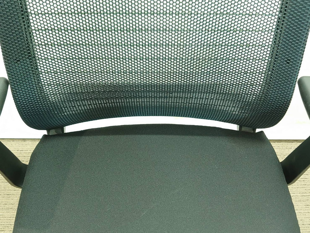 【送料無料 地域限定】 スチールケース Steelcase シンクチェア Think デスクチェア メッシュチェア オフィスチェア 事務チェア 肘付き【中古オフィス家具】【中古】 - 画像 (6)