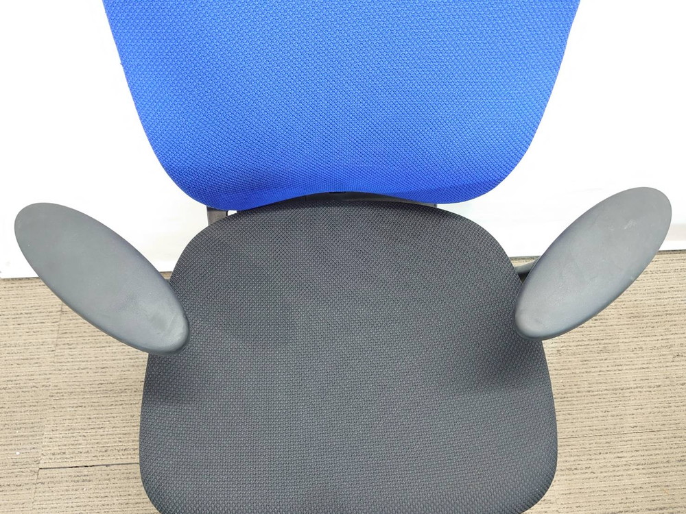 【送料無料 地域限定】 イトーキ プラオ オフィスチェア デスクチェア OAチェア PCチェア 事務チェア 肘付き キャスター付き 【中古オフィス家具】【中古】 - 画像 (7)