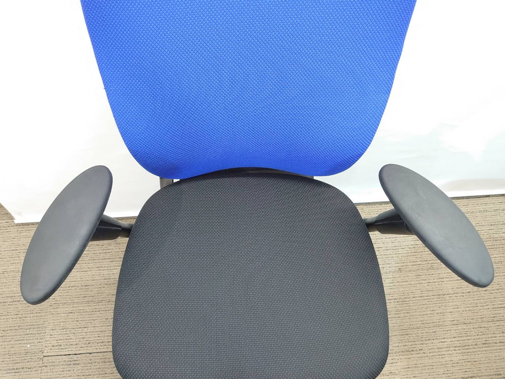 【送料無料 地域限定】 イトーキ プラオ オフィスチェア デスクチェア OAチェア PCチェア 事務チェア 肘付き キャスター付き 【中古オフィス家具】【中古】 - 画像 (8)