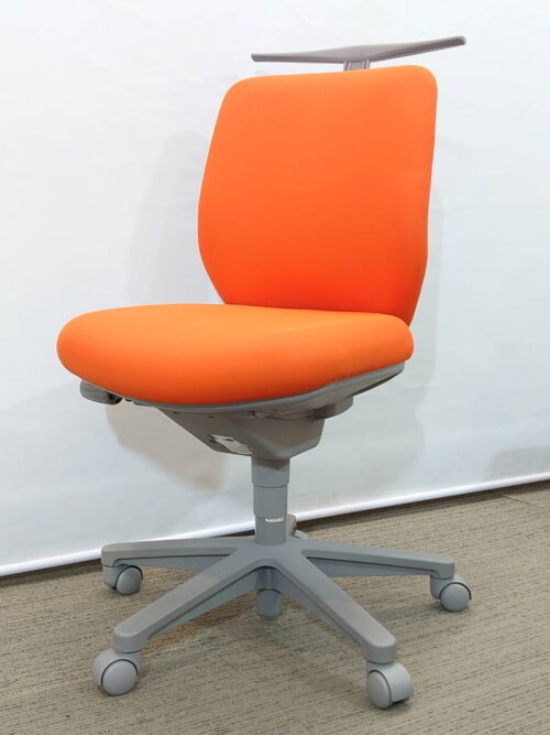 オフィスチェア 事務用チェア エグゼクティブチェア マネジメントチェア チェアー チェアハンガー付き コクヨ セディスタ 国産 オフィスチェア デスクチェア 事務チェア キャスターチェア 事務イス ワークチェア 事務いす ワーキングチェア タスクチェア パソコンチェア 事務椅子【中古オフィス家具】【中古】