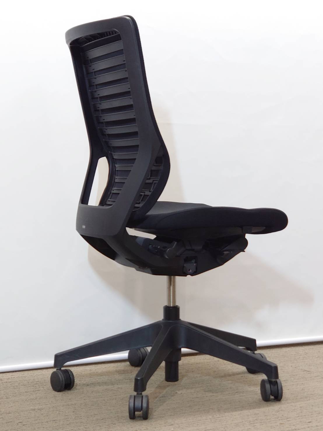 【送料無料 地域限定】 イトーキ エピオス オフィスチェア デスクチェア メッシュチェア 事務チェア キャスターチェア 事務イス ワークチェア 事務椅子 事務いす オフィスチェアー 事務用チェア パソコンチェア ワーキングチェア ITOKI epios 国産 【中古オフィス家具】【中古】 - 画像 (3)