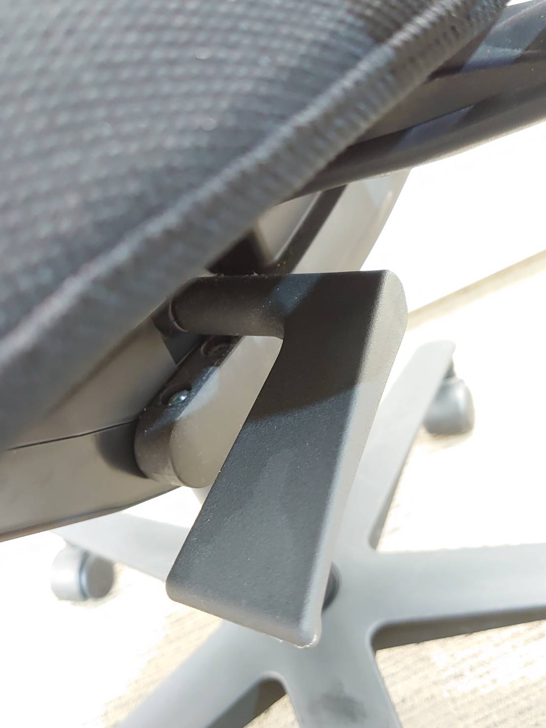 【送料無料 地域限定】 4脚セット パソコンチェア ハンガー付き キャスターチェア オフィスチェアー 事務椅子 事務イス 事務いす ウチダ ルディオ Ludio 国産 オフィスチェア PCチェア デスクチェア 事務チェア キャスターチェア 肘付き 【中古オフィス家具】【中古】 - 画像 (10)