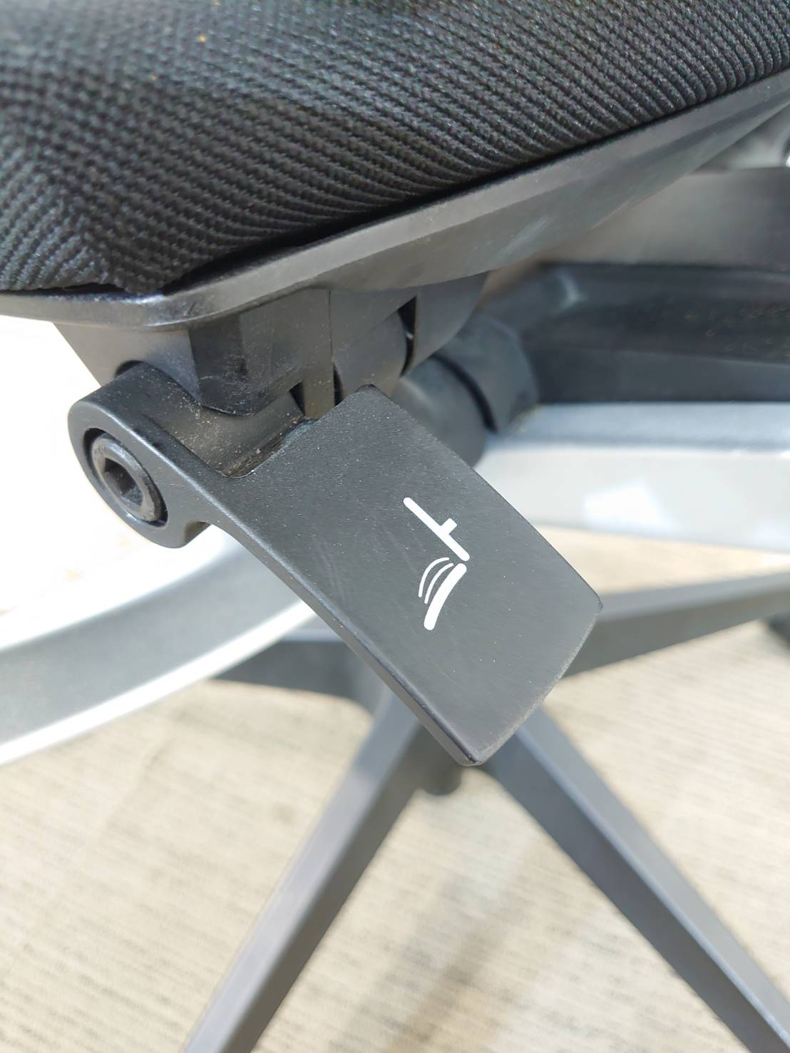 【送料無料 地域限定】オフィスチェア デスクチェア 事務チェア 役員チェア 可動肘付き【中古オフィス家具】【中古】 - 画像 (9)