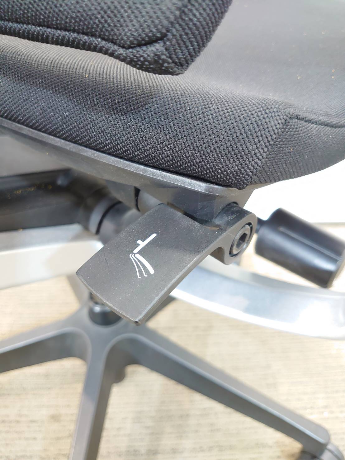 【送料無料 地域限定】オフィスチェア デスクチェア 事務チェア 役員チェア 可動肘付き【中古オフィス家具】【中古】 - 画像 (11)