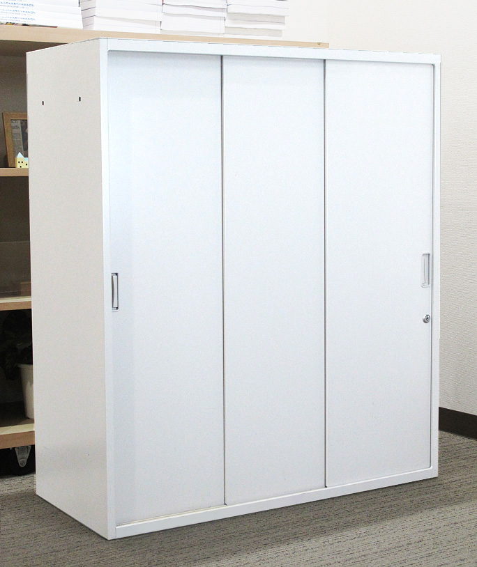 【送料無料 東京地区限定】【美品】【在庫9台あり】イトーキ シンライン 引き違い書庫 キャビネット 引戸書庫 引き戸書庫【中古オフィス家具】【中古】 - 画像 (2)