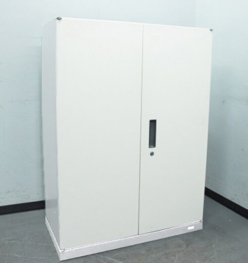 両開き書庫 キャビネット 本棚 書 スチール書庫 保管庫 収納庫 スチールキャビネット カギ付き書庫 ホワイト色 両開きキャビネット オカムラ ヴィラージュ VILLAGE 国産 【中古オフィス家具】【中古】