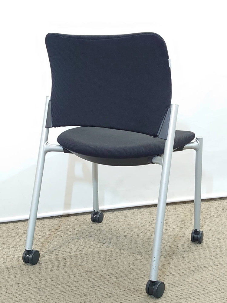 【送料無料 地域限定】 4脚セット オカムラ 会議チェア ミーティングチェア スタッキングチェア キャスターチェア 会議イス 国産 【中古オフィス家具】【中古】 - 画像 (4)