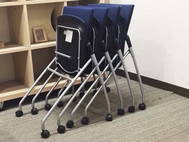 【送料無料 地域限定】10脚セット 会議チェア ミーティングチェア スタッキングチェア スタックチェア ネスタブルチェア ネスティングチェア 【中古オフィス家具】【中古】 - 画像 (4)