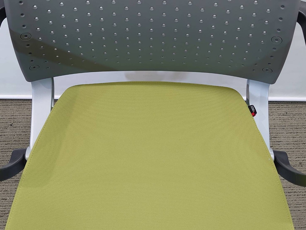 ファシス ネスティングチェア ミーティングチェア 会議チェア ネスタブルチェア 平行スタックチェア【中古オフィス家具】【中古】 - 画像 (5)