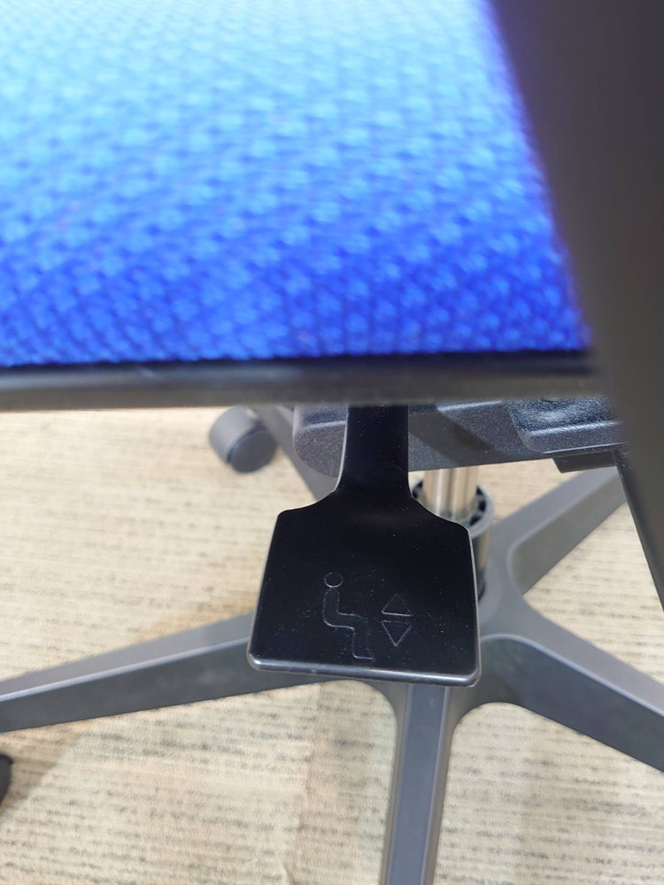 イトーキ プラオ オフィスチェア デスクチェア ひじ付き ハンガー付き 事務チェア OAチェア キャスターチェア 事務イス ワークチェア 国産 【中古オフィス家具】 【中古】 (複製) (複製) - 画像 (7)