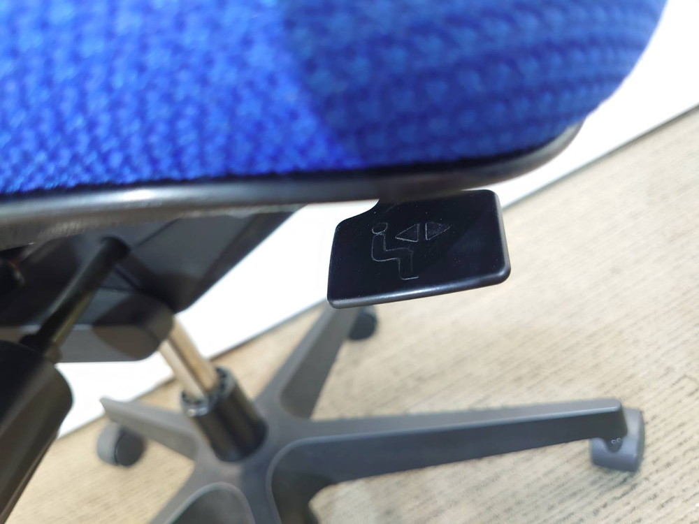 イトーキ プラオ オフィスチェア デスクチェア ひじ付き ハンガー付き 事務チェア OAチェア キャスターチェア 事務イス ワークチェア 国産 【中古オフィス家具】 【中古】 (複製) (複製) - 画像 (9)