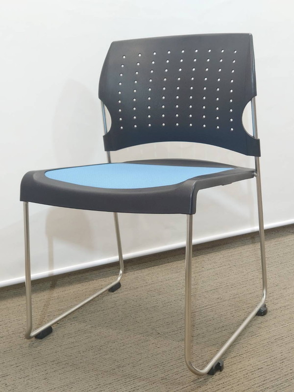 【送料無料 地域限定】 8人用 フリーアドレス 会議チェア 会議セット コクヨ 大型会議テーブル 大型テーブル W4200 ワークテーブル ワークソート フリアド W1400×2台 可動式 ミーティングテーブル 会議テーブル 平机 SDT-WS1414PAW ミーティングチェア スタッキングチェア プレド 【中古オフィス家具】【中古】 - 画像 (15)