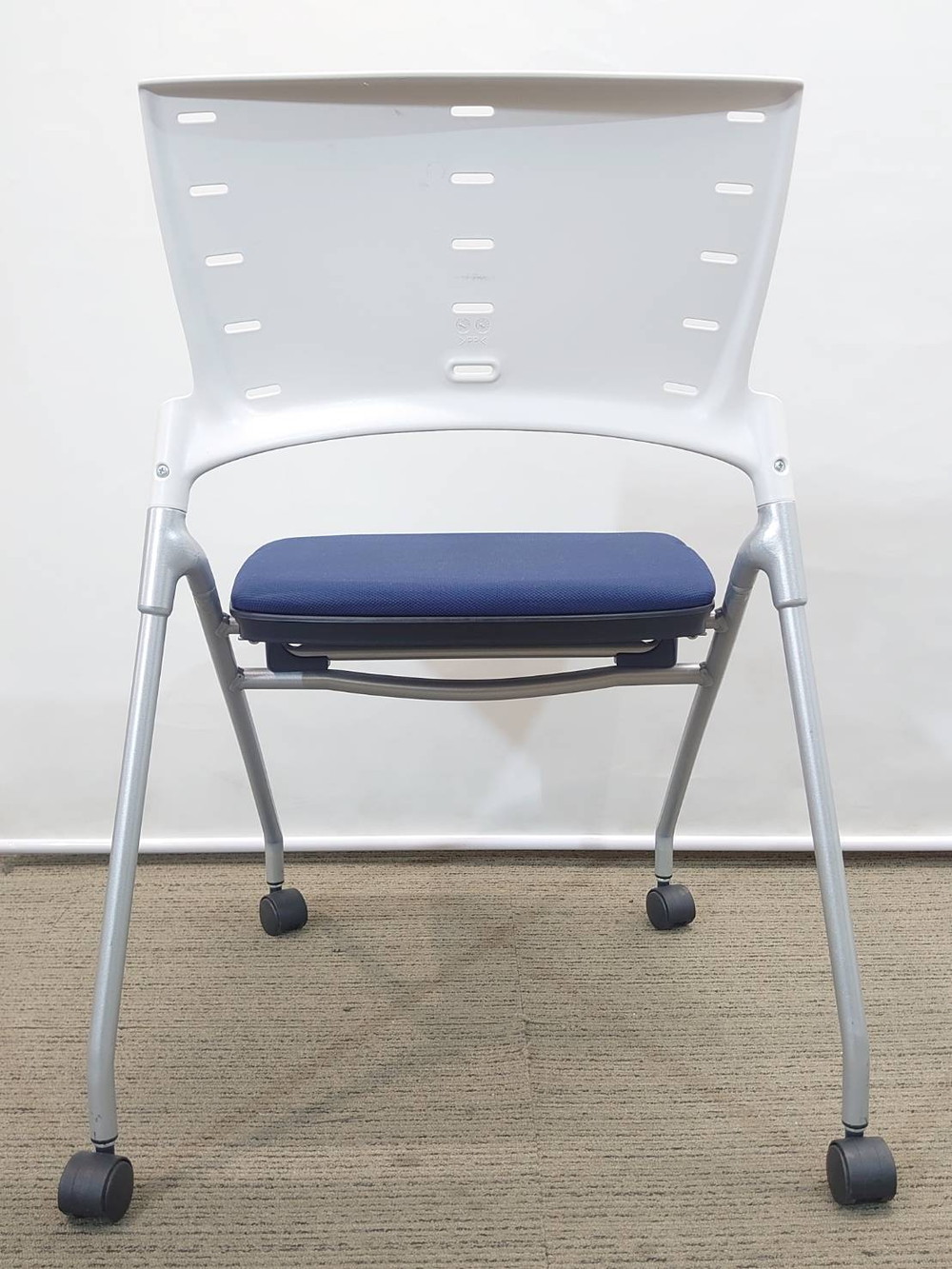 【在庫30脚以上あり】10脚セット イトーキ マノス 会議チェア ネスティングチェア ミーティングチェア スタッキングチェア ネスタブルチェア スタックチェア 平行スタックチェア【中古オフィス家具】【中古】 - 画像 (6)