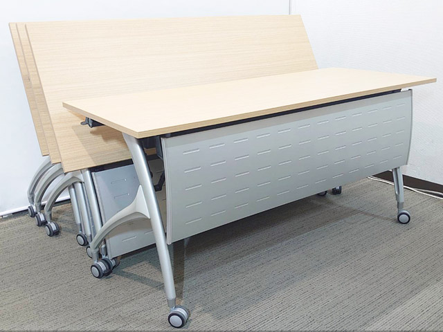 【送料無料 東京地区限定】4台セット イトーキ リリッシュ 折りたたみテーブル 折り畳みテーブル 平行スタックテーブル ミーティングテーブル 会議テーブル スタックテーブル フォールディングテーブル スタッキングテーブル W1800×D600×H700 【中古オフィス家具】【中古】 - 画像 (2)