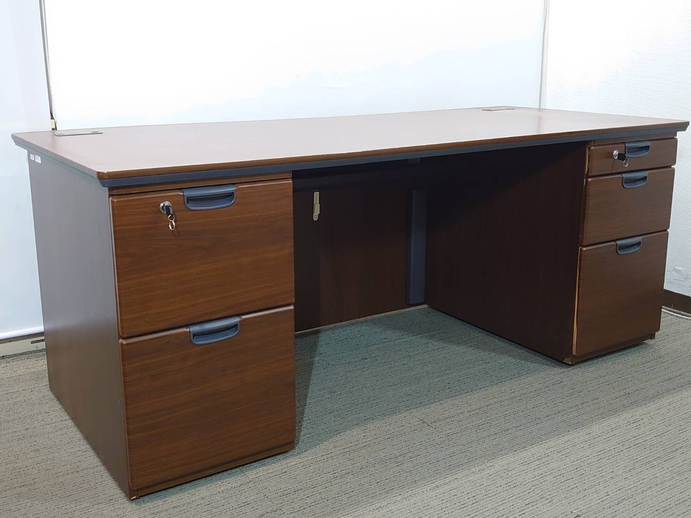 【訳あり特価】 カギ付き 鍵付き W1800×D800×H720 事務デスク 事務用机 事務用デスク 書斎用デスク ワークデスク オカムラ DX-4 オカムラ okamura DX-041 ディーエックス 4 両袖机 オフィスデスク 両袖デスク 役員デスク 木製デスク 事務机 役員用デスク 役員机 マネジメントデスク エグゼクティブデスク 社長室【中古オフィス家具】【中古】