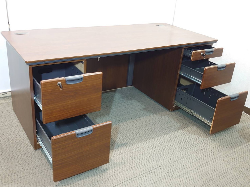 【訳あり特価】 カギ付き 鍵付き W1800×D800×H720 事務デスク 事務用机 事務用デスク 書斎用デスク ワークデスク オカムラ DX-4 オカムラ okamura DX-041 ディーエックス 4 両袖机 オフィスデスク 両袖デスク 役員デスク 木製デスク 事務机 役員用デスク 役員机 マネジメントデスク エグゼクティブデスク 社長室【中古オフィス家具】【中古】 - 画像 (2)