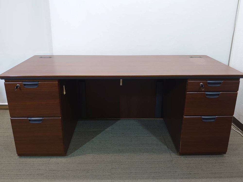 【訳あり特価】 カギ付き 鍵付き W1800×D800×H720 事務デスク 事務用机 事務用デスク 書斎用デスク ワークデスク オカムラ DX-4 オカムラ okamura DX-041 ディーエックス 4 両袖机 オフィスデスク 両袖デスク 役員デスク 木製デスク 事務机 役員用デスク 役員机 マネジメントデスク エグゼクティブデスク 社長室【中古オフィス家具】【中古】 - 画像 (5)