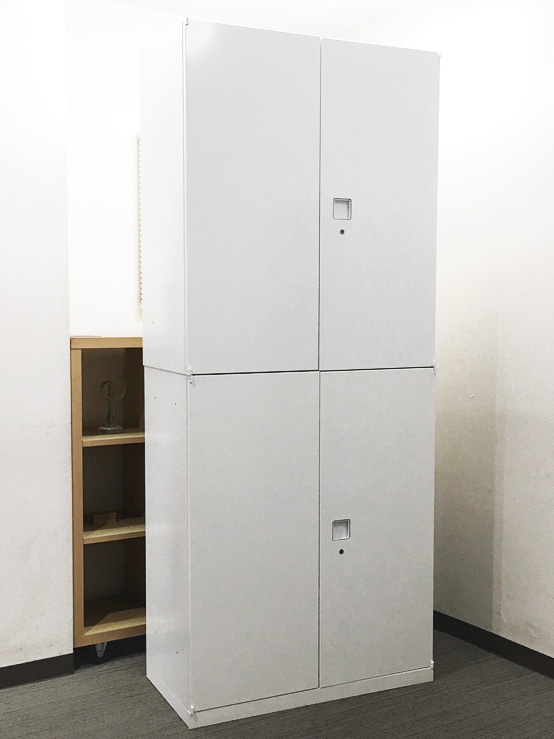 【美品】オカムラ レクトライン 上下書庫 両開き書庫 キャビネット ユニット書庫 ホワイト色 カギ付き書庫 鍵付き書庫 両開きキャビネット スチール書庫 スチールキャビネット 本棚 書棚 収納庫 国産【中古オフィス家具】【中古】