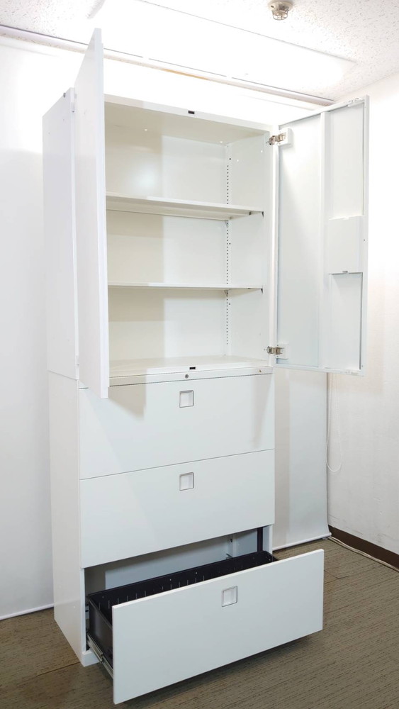 【人気のホワイト書庫】美品 オカムラ レクトライン 上下書庫 両開き書庫 ラテラル書庫 キャビネット ユニット書庫【中古オフィス家具】【中古】 - 画像 (2)