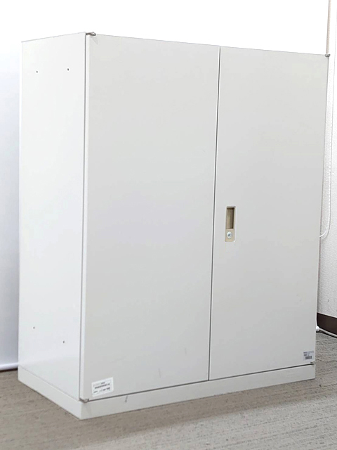両開き書庫 スチール書庫 収納庫 キャビネット 両開きキャビネット 本棚 書棚 収納棚 ホワイト色 カギ付き書庫 鍵付き書庫 スチールキャビネット 保管庫 オカムラ 岡村製作所 42 国産 【中古オフィス家具】【中古】