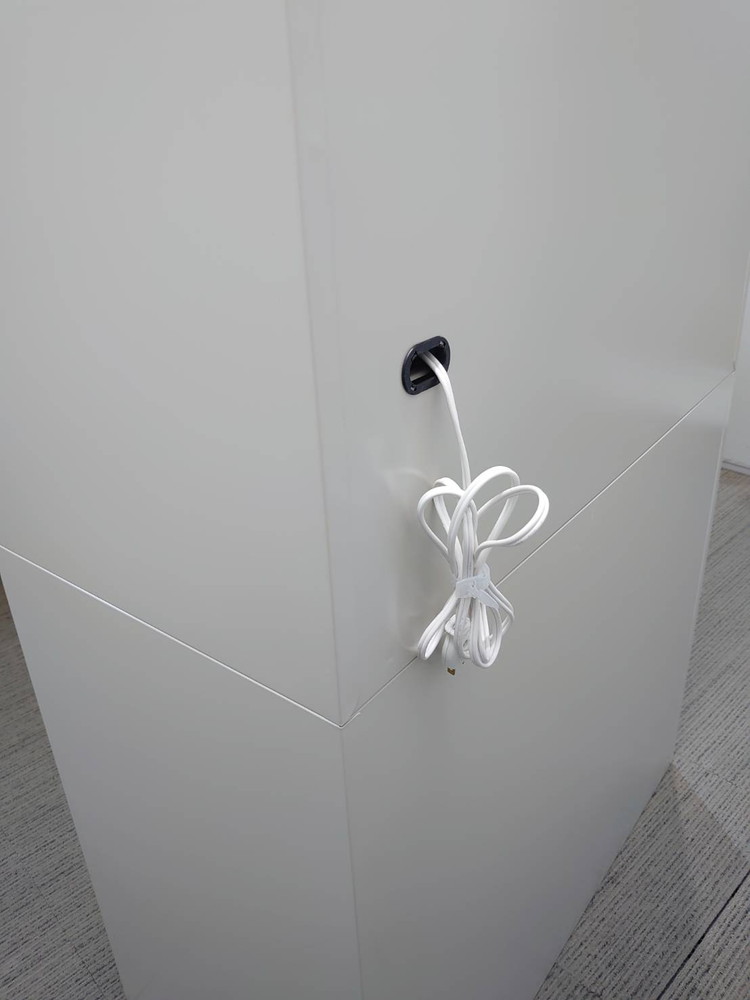 【美品】 【店頭引き渡し限定】 キッチンキャビネット スチール製 ビジネスキッチン オフィスキャビネット 食器収納ユニット 電気コンセント付き スライドテーブル付き オフィスキッチン コクヨ 【中古オフィス家具】【中古】 - 画像 (9)