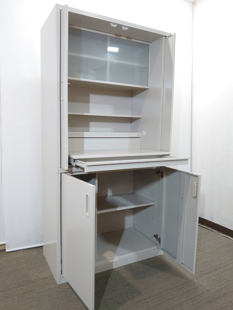 【美品】 【店頭引き渡し限定】 キッチンキャビネット スチール製 ビジネスキッチン オフィスキャビネット 食器収納ユニット 電気コンセント付き スライドテーブル付き オフィスキッチン コクヨ 【中古オフィス家具】【中古】 - 画像 (2)