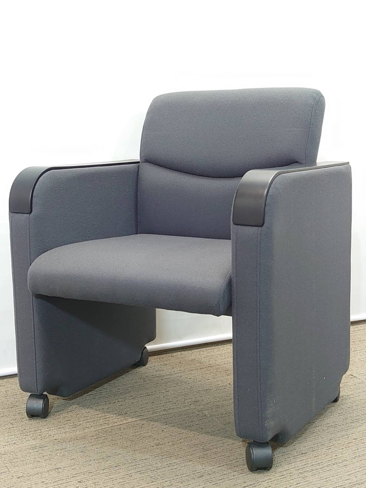 【送料無料 東京地区限定】 2点セット ソファ ソファセット 応接ソファ アームチェア 応接家具 1人掛けソファ キャスター付き ナイキ 【中古オフィス家具】【中古】 - 画像 (4)