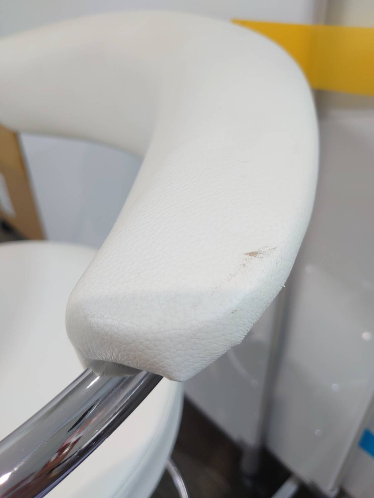 【店頭引き渡し限定】 3脚セット カウンターチェア バーチェア キッチンチェア ハイスツール キャスターチェア 昇降式 背もたれ付き 【中古オフィス家具】 - 画像 (9)