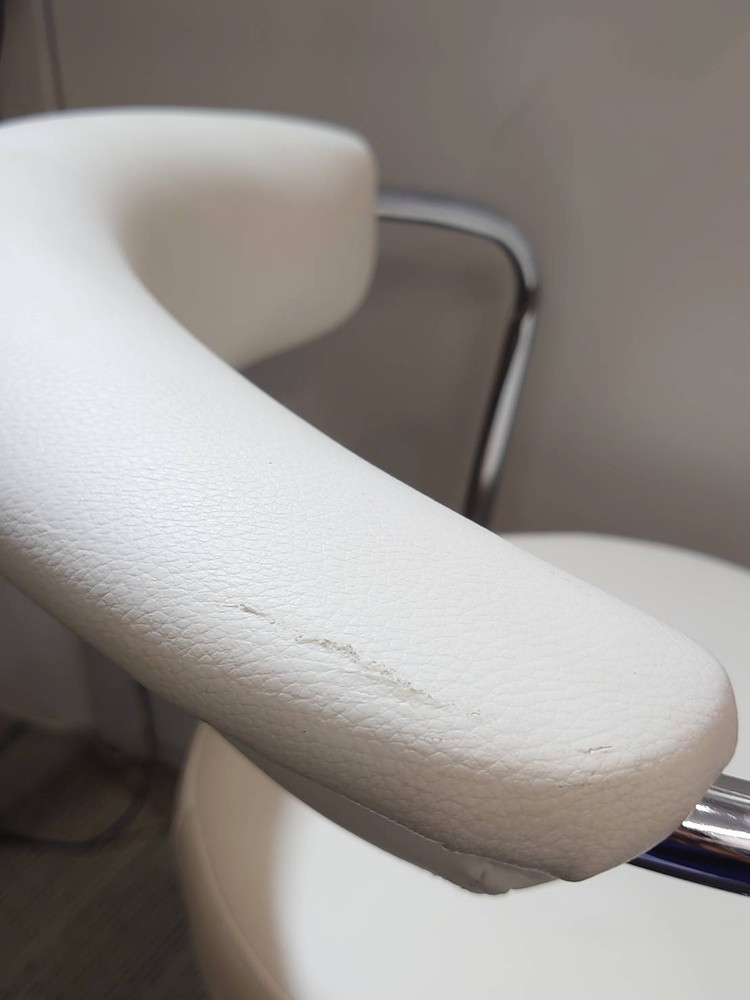 【店頭引き渡し限定】 3脚セット カウンターチェア バーチェア キッチンチェア ハイスツール キャスターチェア 昇降式 背もたれ付き 【中古オフィス家具】 - 画像 (10)