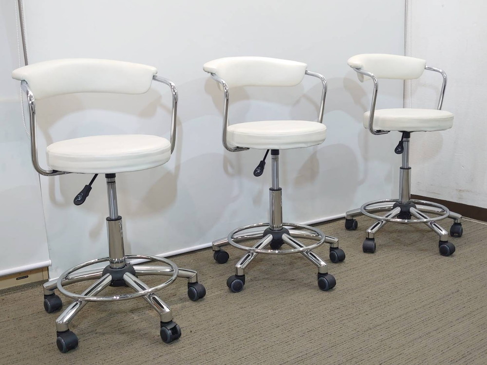 【店頭引き渡し限定】 3脚セット カウンターチェア バーチェア キッチンチェア ハイスツール キャスターチェア 昇降式 背もたれ付き 【中古オフィス家具】 - 画像 (2)
