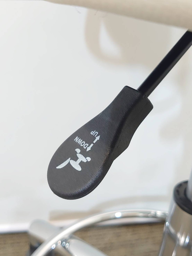 【店頭引き渡し限定】 3脚セット カウンターチェア バーチェア キッチンチェア ハイスツール キャスターチェア 昇降式 背もたれ付き 【中古オフィス家具】 - 画像 (8)