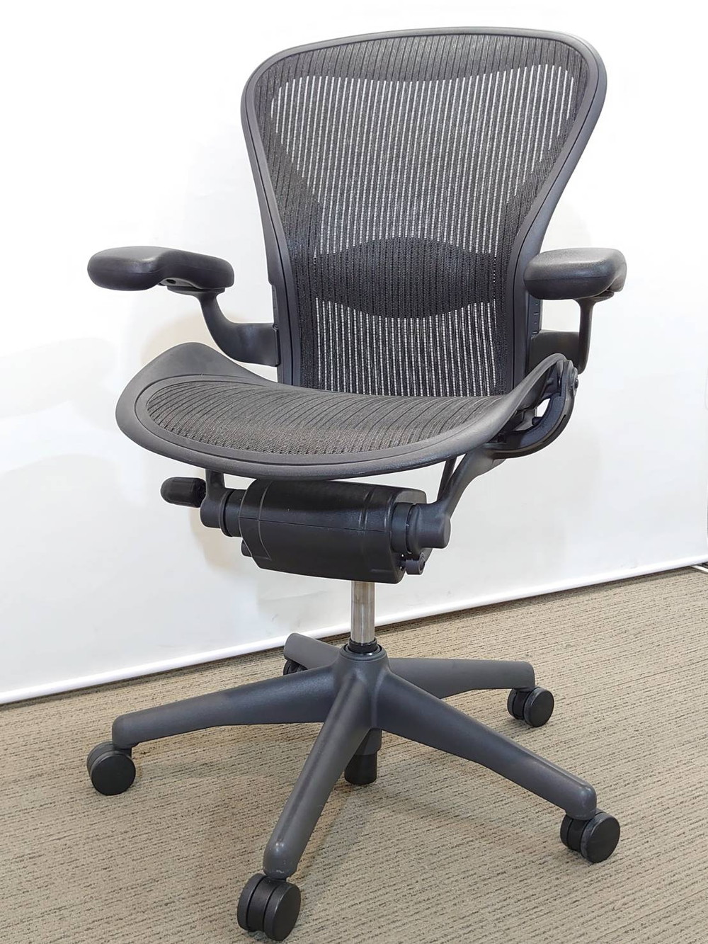 【送料無料 地域限定】ハーマンミラー Herman Miller アーロンチェア Aタイプ サイズA エグゼクティブチェア マネジメントチェア リモートワーク ゲーミングチェア 【中古オフィス家具】【中古】