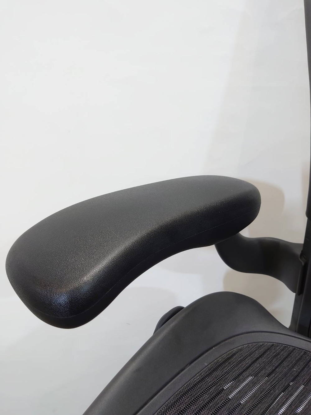 【送料無料 地域限定】ハーマンミラー Herman Miller アーロンチェア Aタイプ サイズA エグゼクティブチェア マネジメントチェア リモートワーク ゲーミングチェア 【中古オフィス家具】【中古】 - 画像 (7)