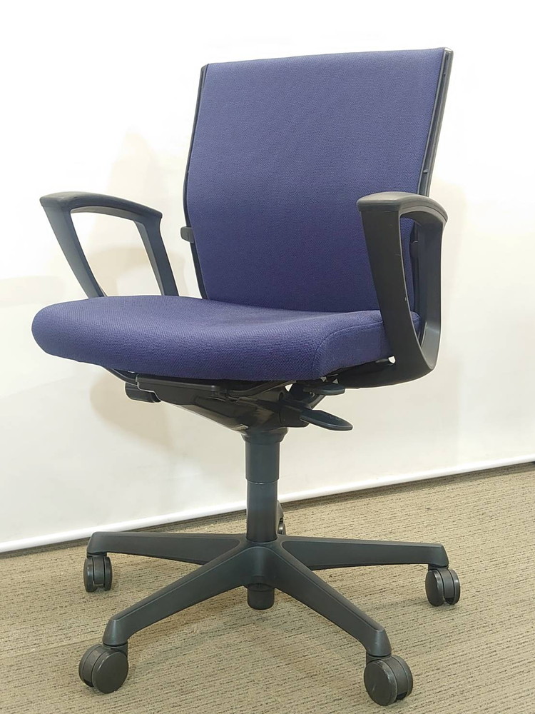 オフィスチェア デスクチェア 肘付き 事務チェア キャスターチェア 事務イス ワークチェア PCチェア OAチェア オカムラ エスクード C443ZR FFW4 国産 【中古オフィス家具】【中古】 - 画像 (2)