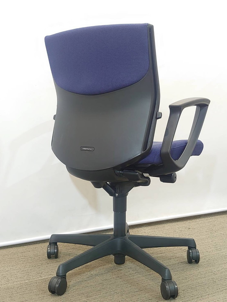 オフィスチェア デスクチェア 肘付き 事務チェア キャスターチェア 事務イス ワークチェア PCチェア OAチェア オカムラ エスクード C443ZR FFW4 国産 【中古オフィス家具】【中古】 - 画像 (3)