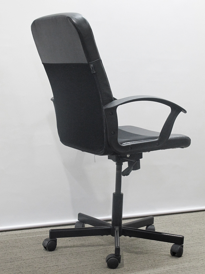 【店頭引き渡し限定】 6脚セット オフィスチェア デスクチェア PCチェア 回転チェア 事務チェア キャスターチェア 役員チェア 事務椅子 肘付き 合成皮革張り 【中古オフィス家具】 - 画像 (4)