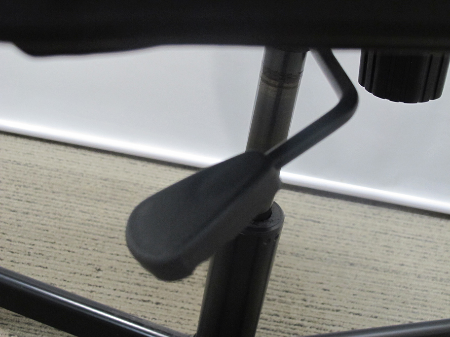 【店頭引き渡し限定】 6脚セット オフィスチェア デスクチェア PCチェア 回転チェア 事務チェア キャスターチェア 役員チェア 事務椅子 肘付き 合成皮革張り 【中古オフィス家具】 - 画像 (7)