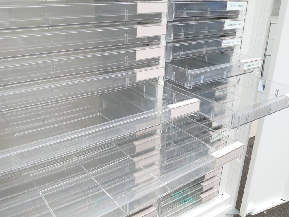 レターケース 扉付クリスタルキャビネット 2列21段 浅型 A3・A4 書類ケース 整理ケース トレーキャビネット 書類整理庫 キャビネット 保管庫 両開き書庫 両開き扉 鍵付き書庫 カギ付き書庫 ホワイト色 スチールキャビネット 両開きキャビネット スチール書庫 本棚 書棚 収納庫 保管庫 収納棚 保管棚 扉付き 観音扉 イトーキ シンライン 国産【中古オフィス家具】【中古】 - 画像 (3)