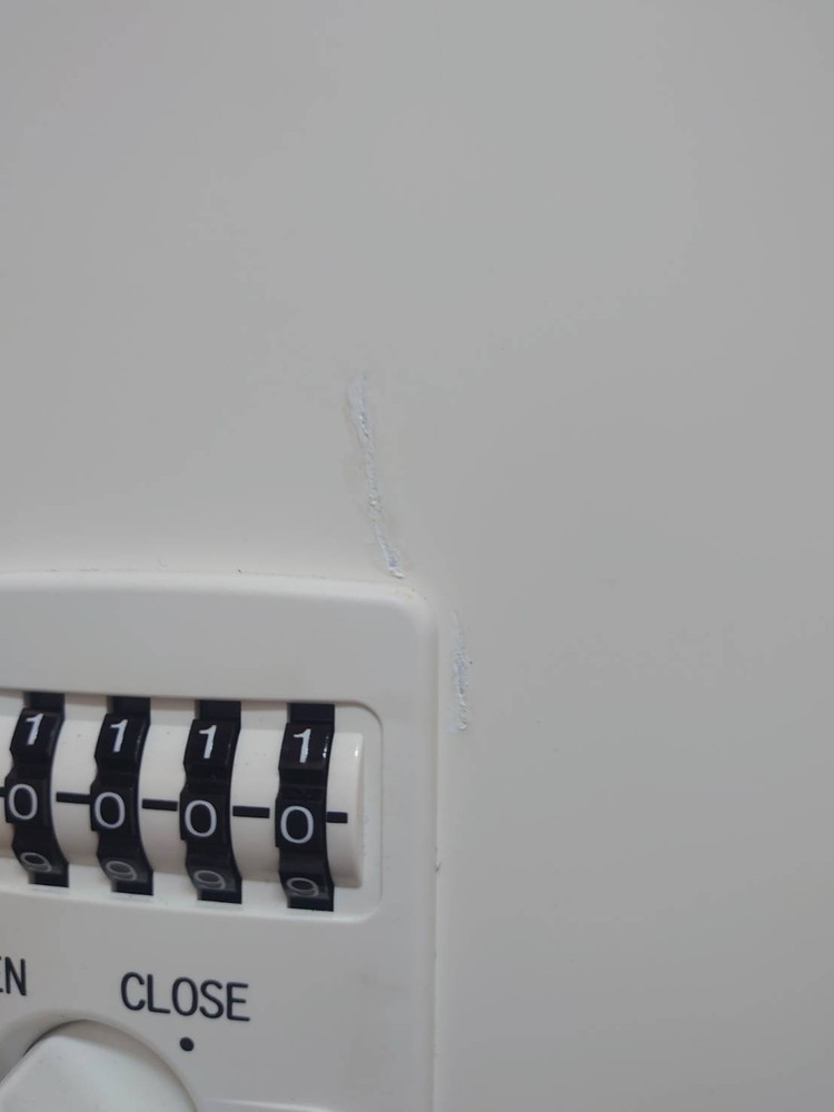 【在庫100台あり】SEIKO 生興 4名用 投函口付 メール穴付 パーソナルロッカー ホワイト色 ダイヤル錠 貴重品ロッカー メールロッカー モバイルロッカー 更衣ロッカー 2列2段 W900 D450 H1110 RW45-410P-D 4名用 4人用【中古オフィス家具】 - 画像 (7)