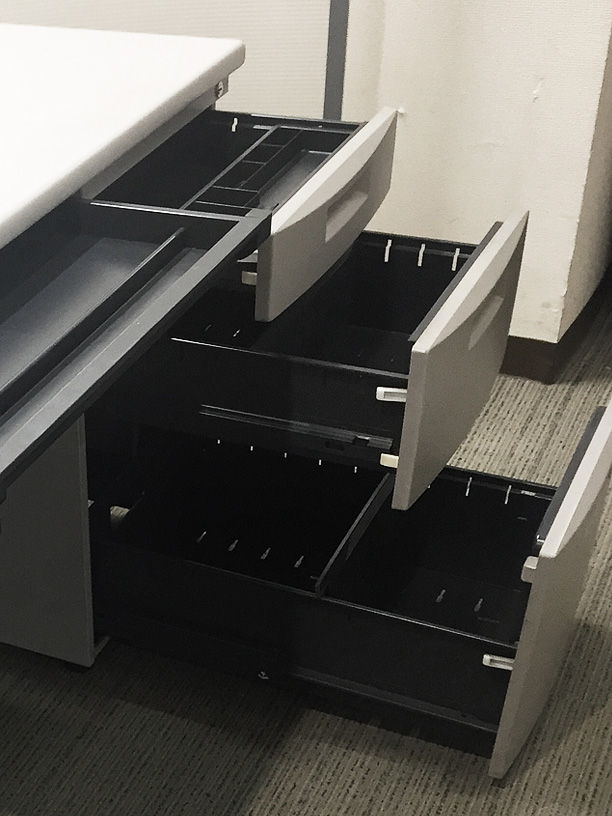 【送料無料 地域限定】【美品】5台セット イトーキ CZ プレーゴ 5人用 オフィスデスクセット 両袖机 片袖机 椅子 オフィスデスク オフィスチェア W1400 W1000 ITOKI 国産 【中古オフィス家具】【中古】 - 画像 (8)