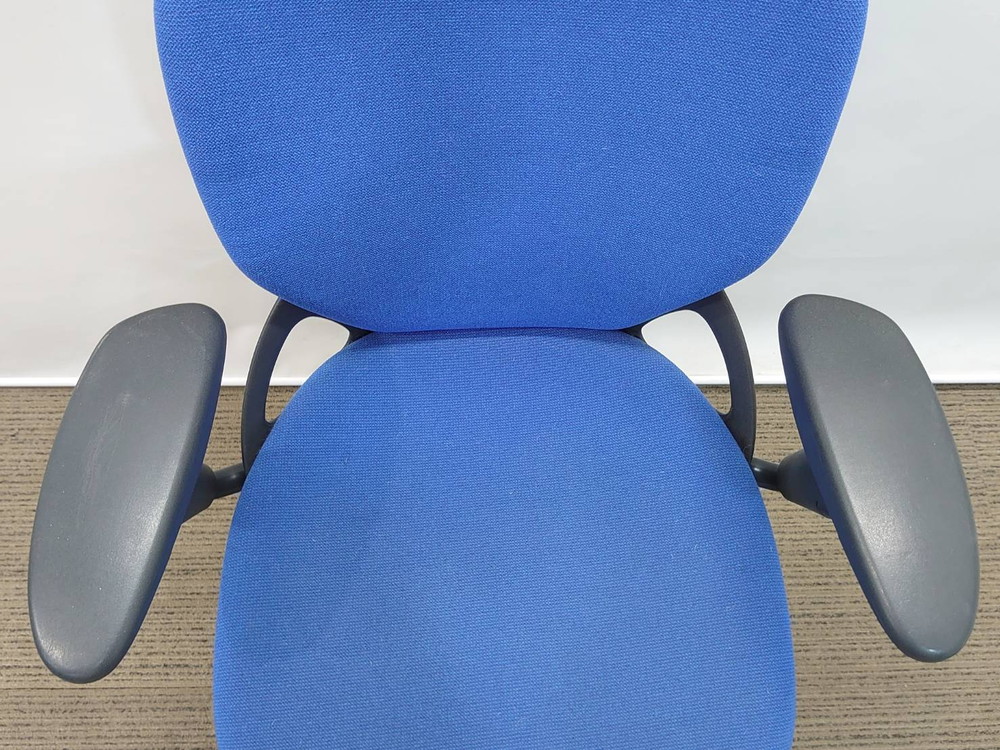 【送料無料 地域限定】 【80脚入荷】10脚セット イトーキ プレーゴ Prego オフィスチェア デスクチェア 事務チェア キャスターチェア 事務イス 肘付き ひじ付き ワーキングチェア 事務椅子 事務いす オフィスチェアー 事務用チェア パソコンチェア OAチェア ITOKI 国産 【中古オフィス家具】【中古】 - 画像 (6)