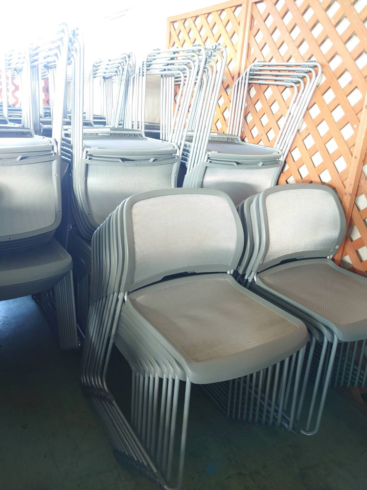 【在庫100脚以上有】 【送料無料 東京地区限定】 38脚セット サンケイ ミーティングチェア 会議チェア スタッキングチェア スタックチェア メッシュチェア 会議用チェア 会議椅子 ミーティング用チェア 会議用椅子 会議イス 多目的チェア 積み重ね可 国産 【中古オフィス家具】【中古】 - 画像 (10)