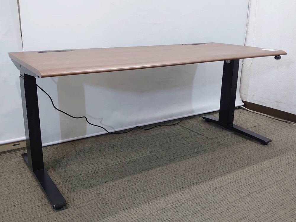 オカムラ スイフトシリーズ 上下昇降デスク 電動 天板昇降デスク 昇降デスク マネージャーデスク 電動昇降デスク 役員デスク 昇降役員デスク リフティング 高さ調節 高さ調整 配線孔付き ボタンタイプ セーフティリバース 3S102P MK39 【中古オフィス家具】【中古】 - 画像 (2)