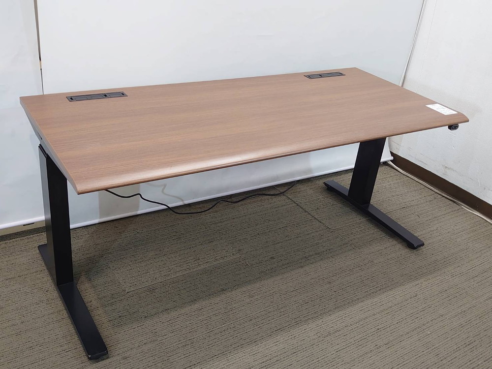 オカムラ スイフトシリーズ 上下昇降デスク 電動 天板昇降デスク 昇降デスク マネージャーデスク 電動昇降デスク 役員デスク 昇降役員デスク リフティング 高さ調節 高さ調整 配線孔付き ボタンタイプ セーフティリバース 3S102P MK39 【中古オフィス家具】【中古】 - 画像 (3)