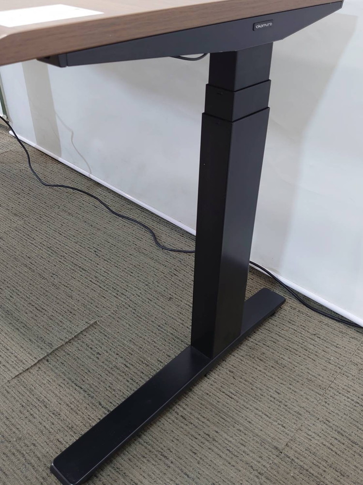 オカムラ スイフトシリーズ 上下昇降デスク 電動 天板昇降デスク 昇降デスク マネージャーデスク 電動昇降デスク 役員デスク 昇降役員デスク リフティング 高さ調節 高さ調整 配線孔付き ボタンタイプ セーフティリバース 3S102P MK39 【中古オフィス家具】【中古】 - 画像 (7)