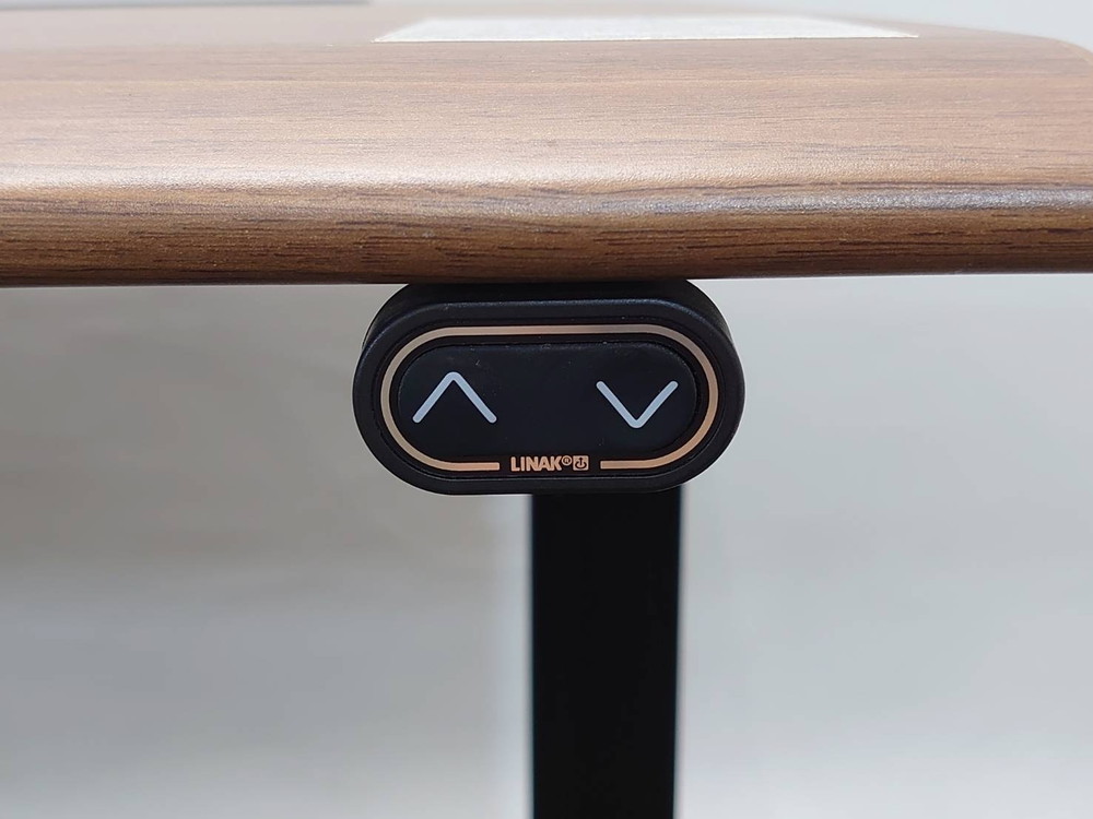 オカムラ スイフトシリーズ 上下昇降デスク 電動 天板昇降デスク 昇降デスク マネージャーデスク 電動昇降デスク 役員デスク 昇降役員デスク リフティング 高さ調節 高さ調整 配線孔付き ボタンタイプ セーフティリバース 3S102P MK39 【中古オフィス家具】【中古】 - 画像 (8)