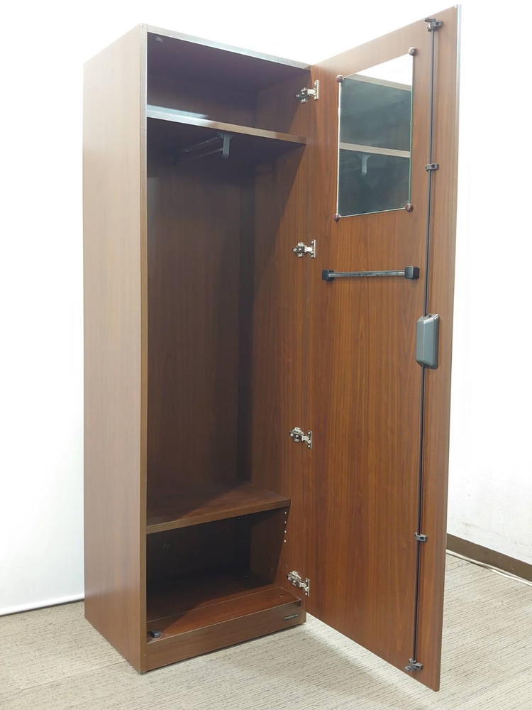 【送料無料 東京地区限定】 役員家具4点セット オカムラ 木製 両袖机 両開き書庫 ワードローブ デスク 役員デスク ラテラル書庫 3段 鍵付き書庫 キャビネット 両開き 収納 役員室 社長室 【中古オフィス家具】【中古】 - 画像 (7)